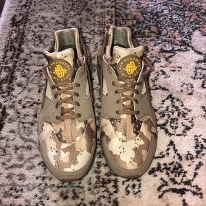 Nike Huarache desert camo